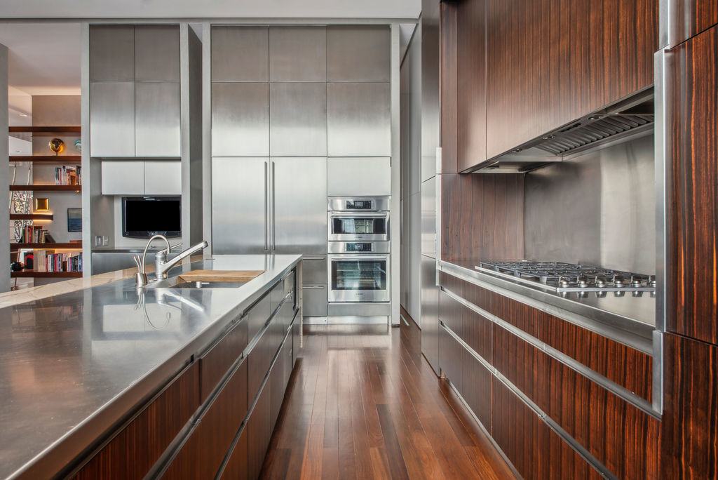 500 W Superior Street Unit: 2605