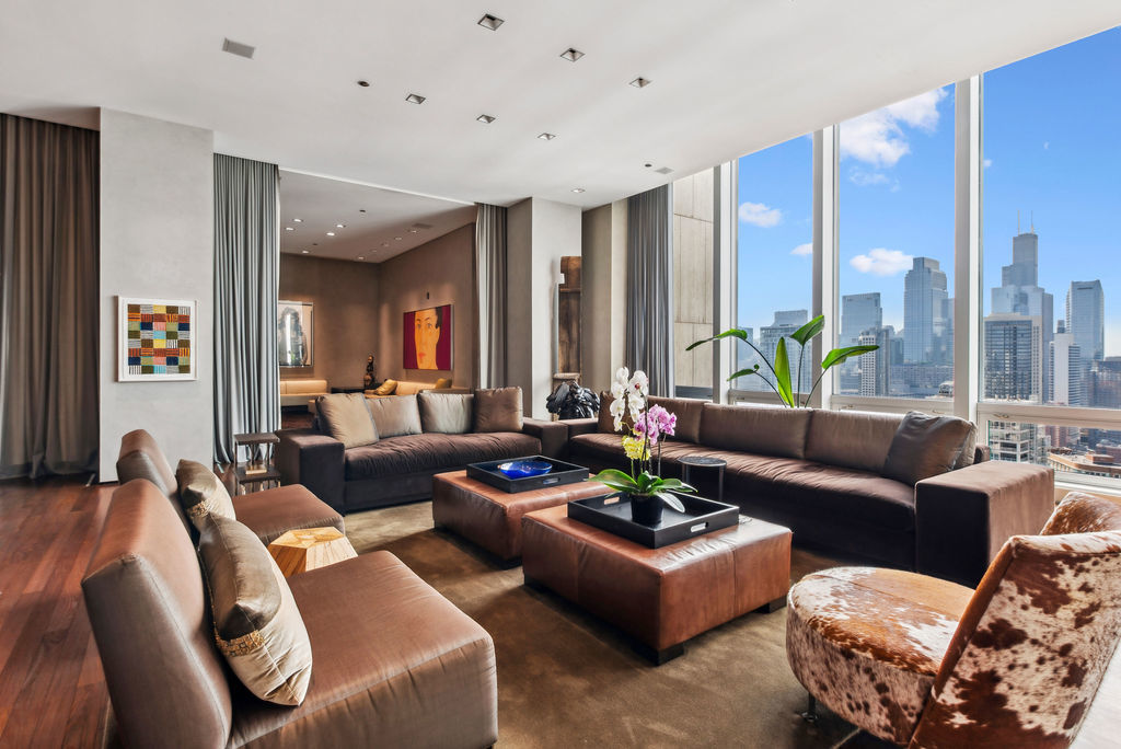 500 W Superior Street Unit: 2605