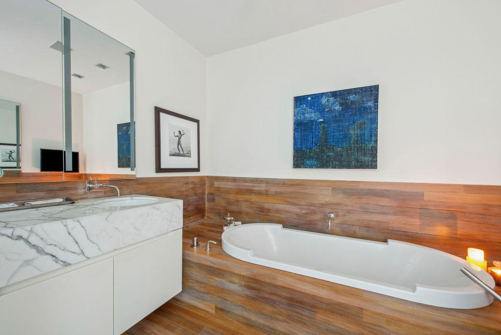 500 W Superior Street Unit: 2605