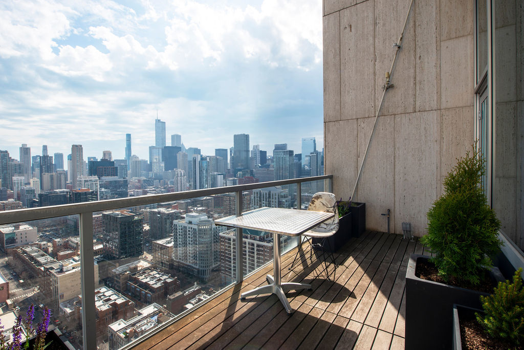 500 W Superior Street Unit: 2605