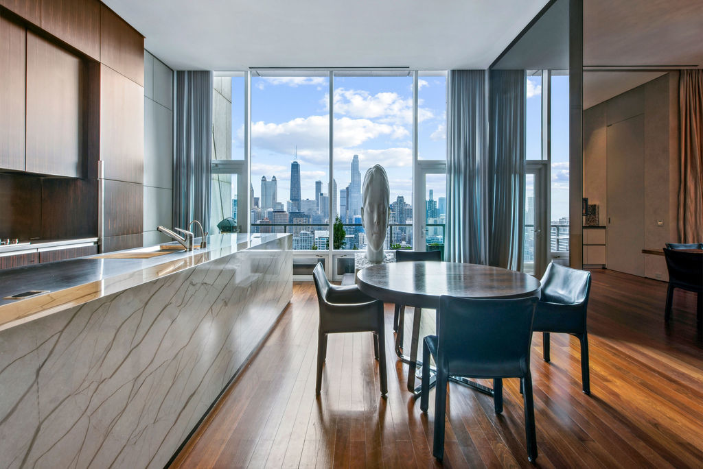 500 W Superior Street Unit: 2605