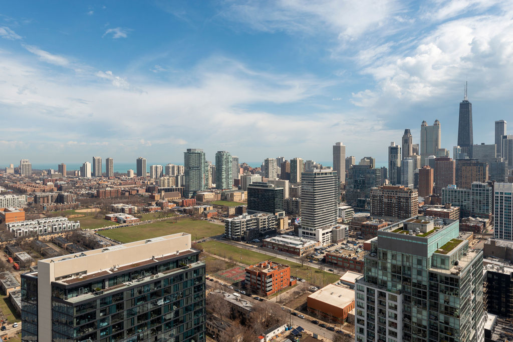 500 W Superior Street Unit: 2605