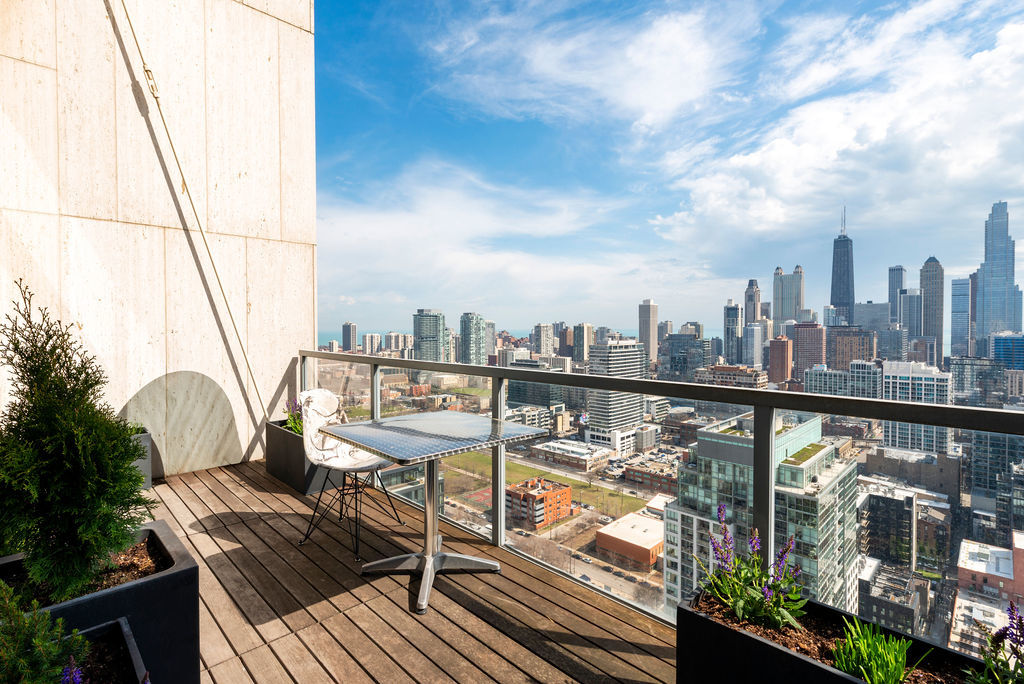 500 W Superior Street Unit: 2605