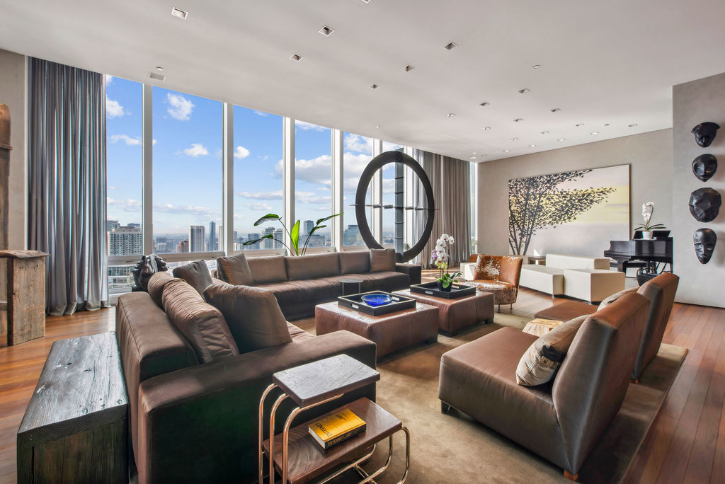 500 W Superior Street Unit: 2605