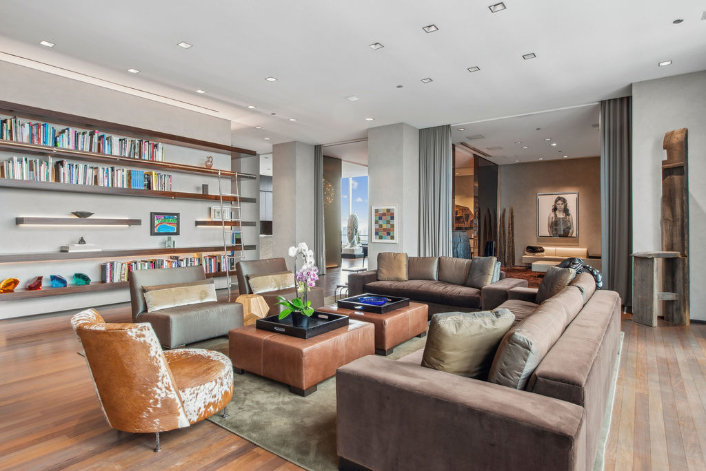 500 W Superior Street Unit: 2605