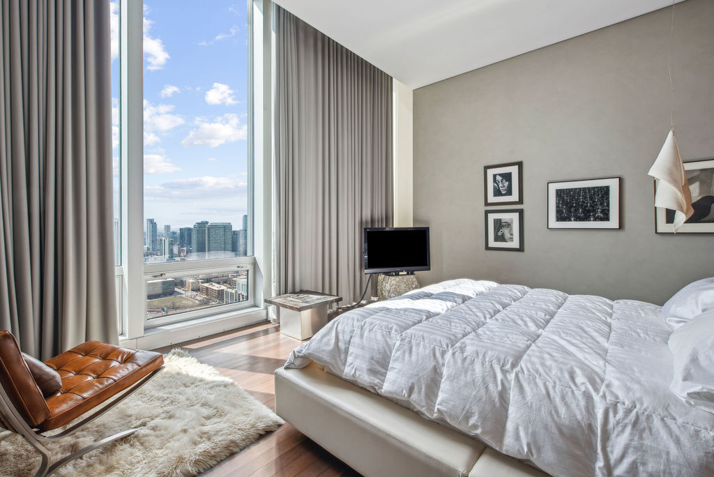 500 W Superior Street Unit: 2605