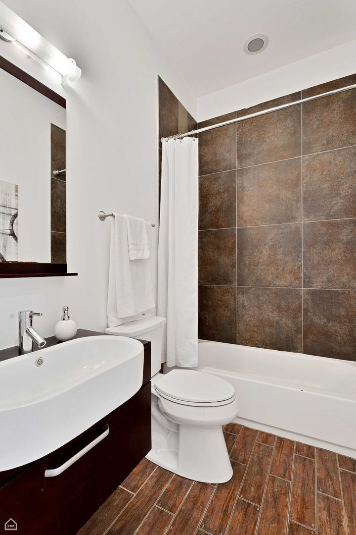 7238 W BELMONT Avenue Unit: 3E