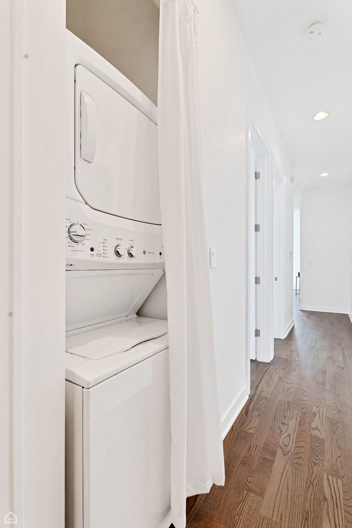 7238 W BELMONT Avenue Unit: 3E