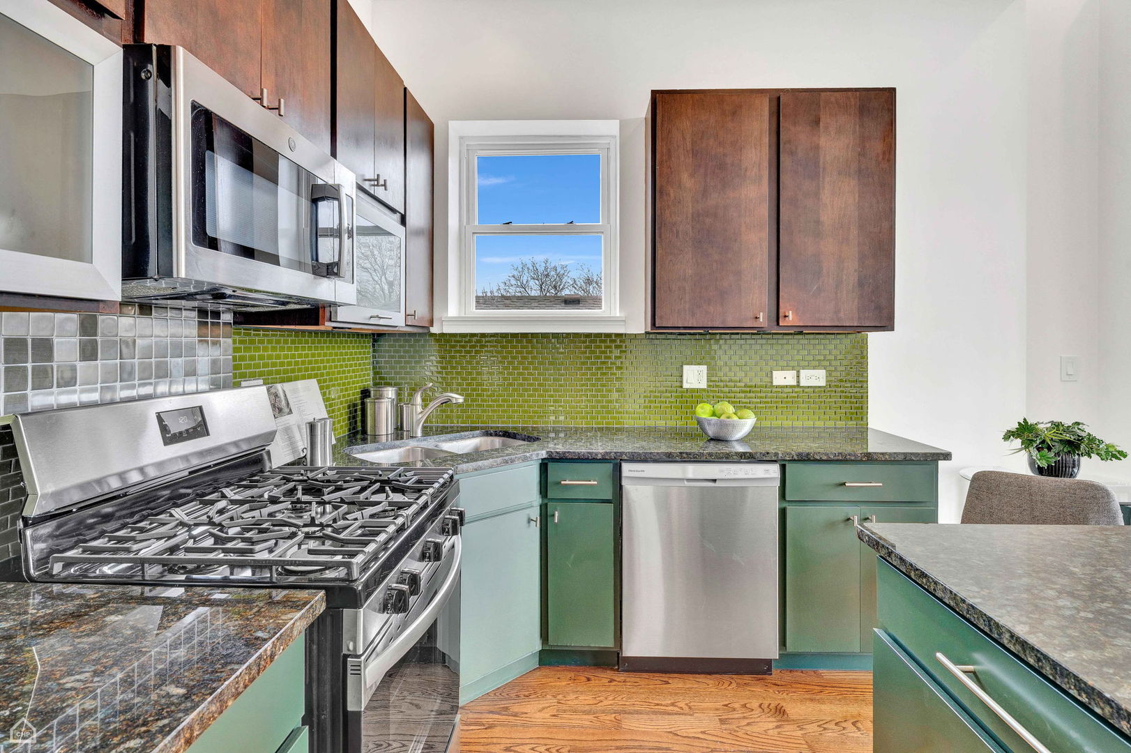 7238 W BELMONT Avenue Unit: 3E