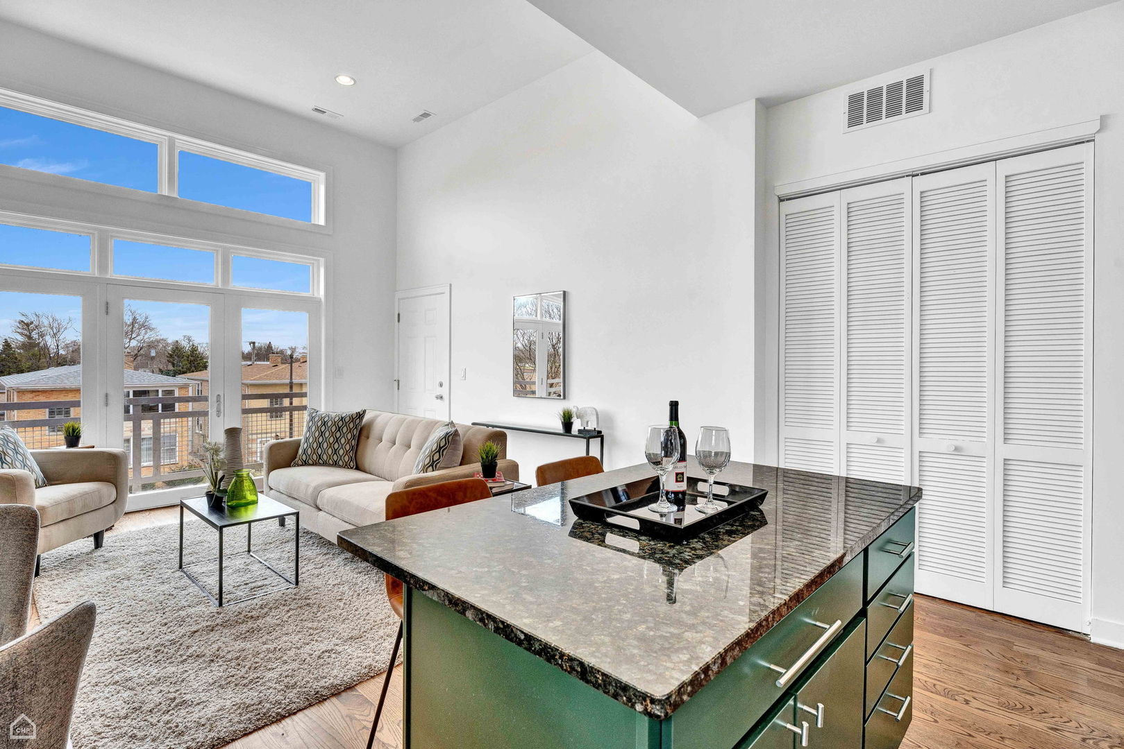 7238 W BELMONT Avenue Unit: 3E