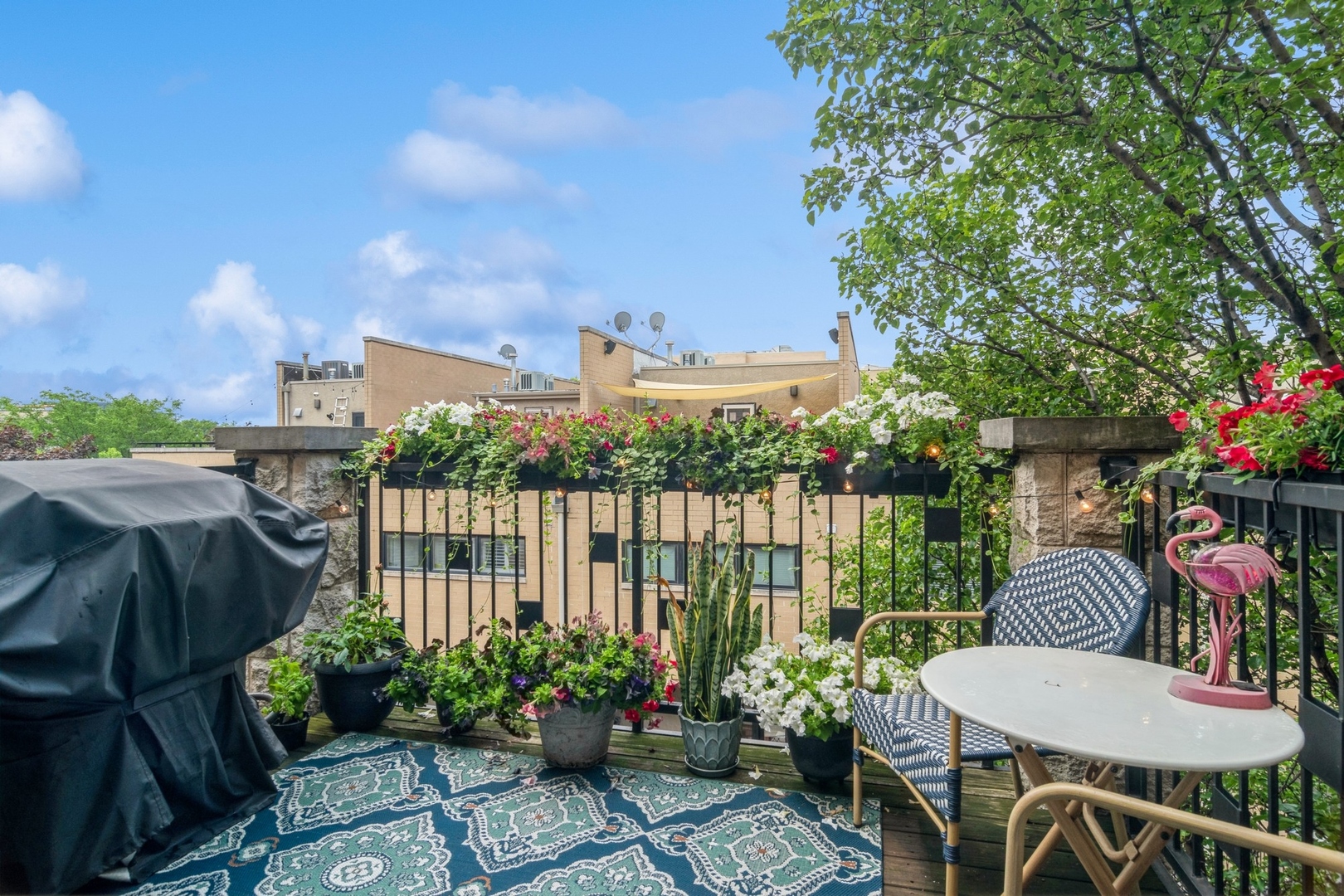 2144 W Schiller Street Unit: H