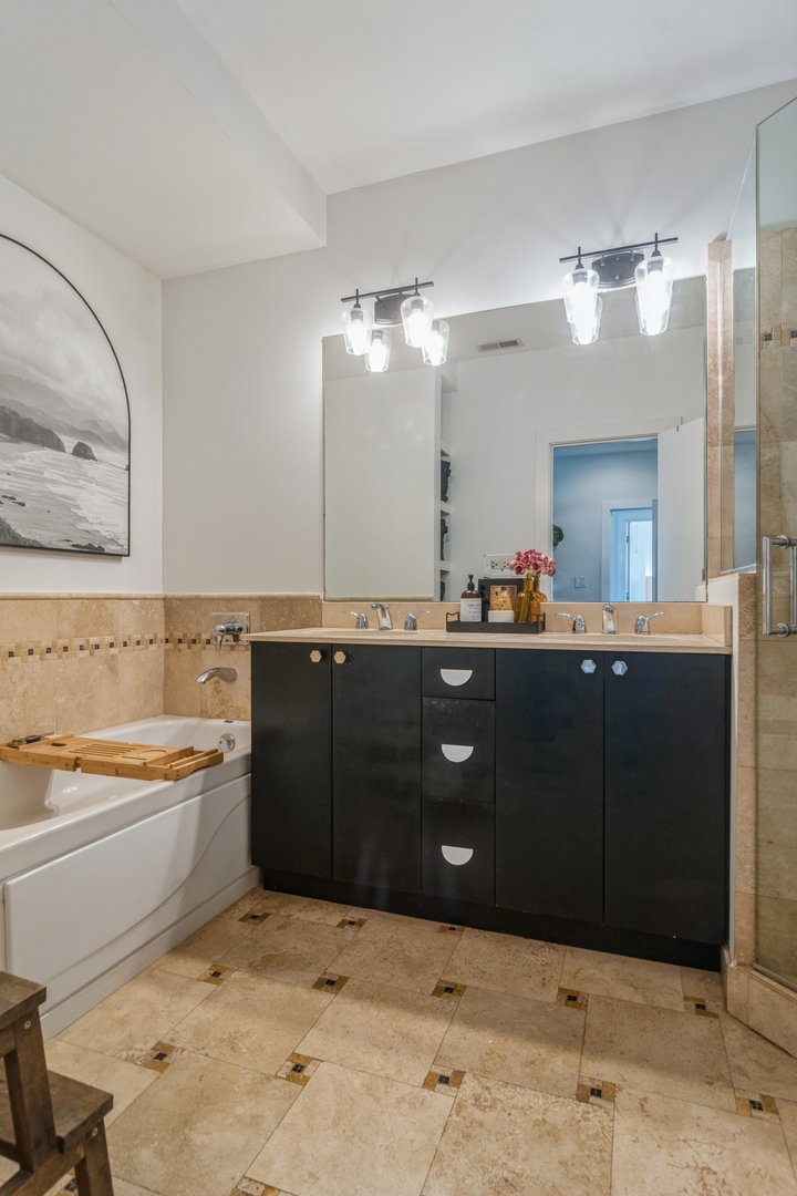 2144 W Schiller Street Unit: H