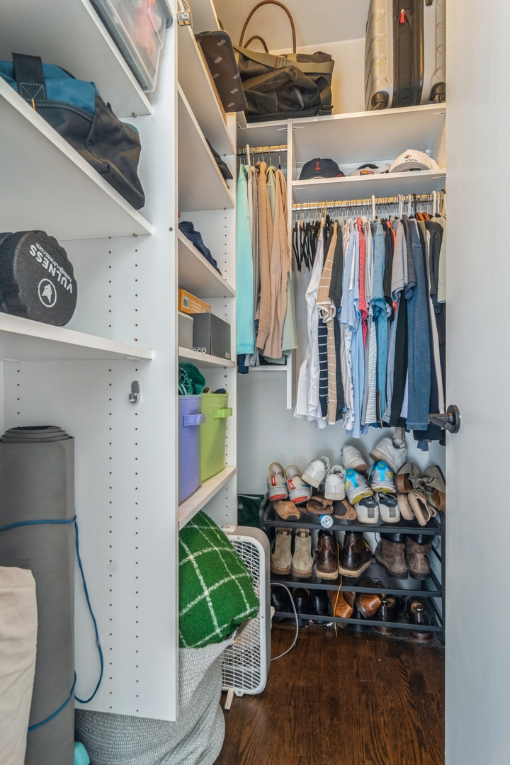 2144 W Schiller Street Unit: H