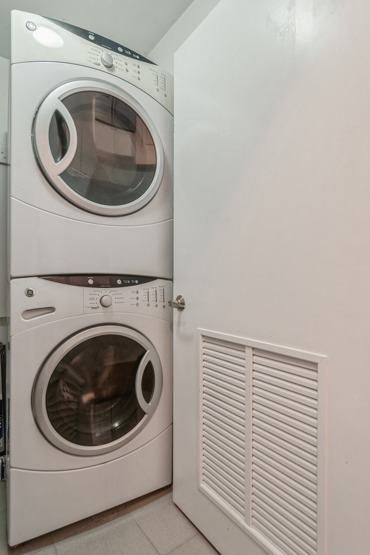 2144 W Schiller Street Unit: H