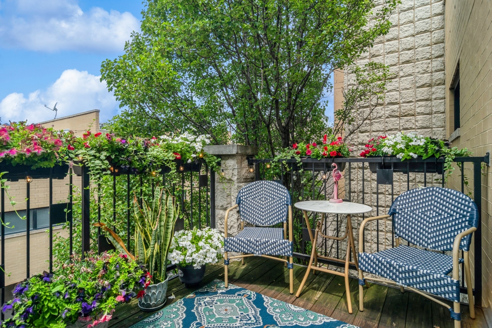 2144 W Schiller Street Unit: H