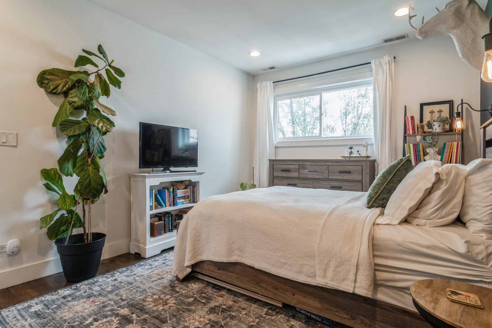 2144 W Schiller Street Unit: H