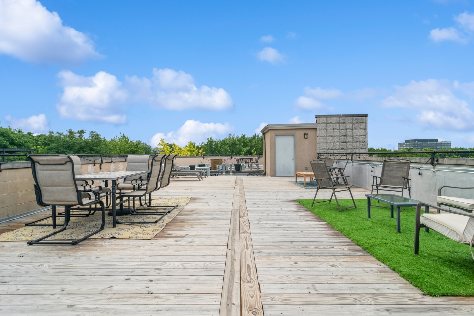 2144 W Schiller Street Unit: H