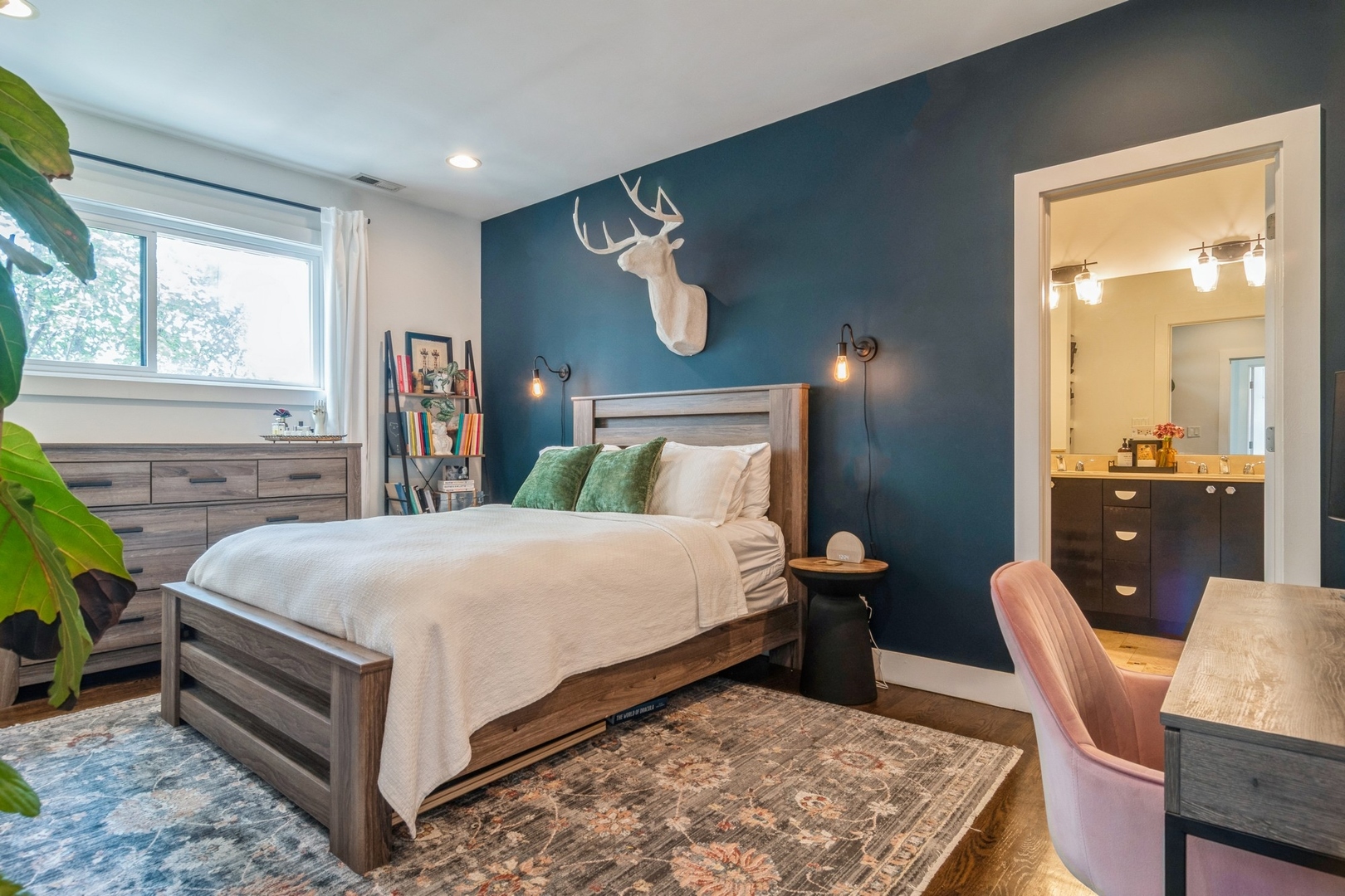 2144 W Schiller Street Unit: H