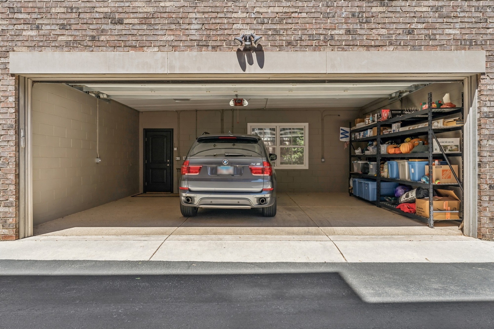 629 W Schubert Avenue