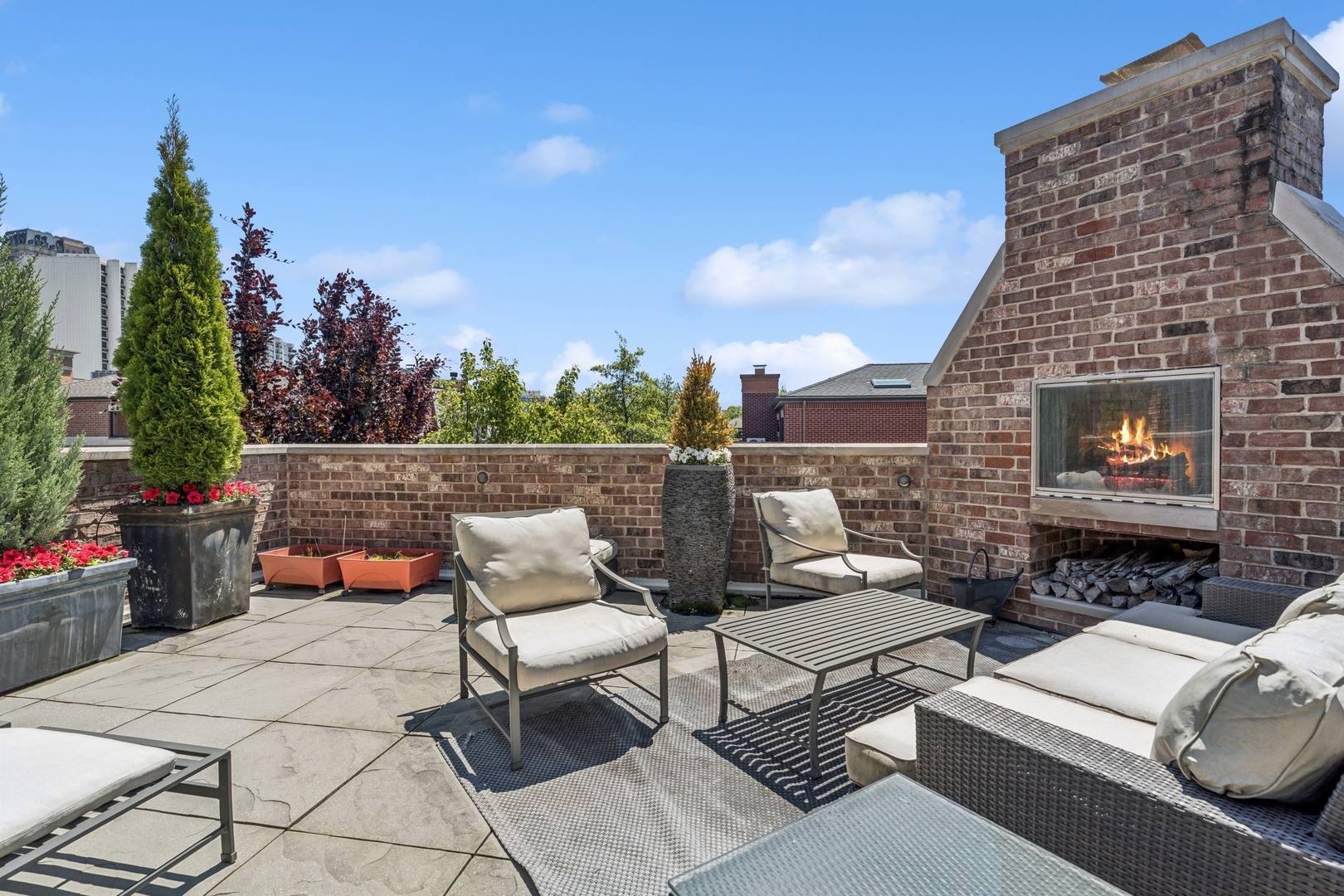 629 W Schubert Avenue