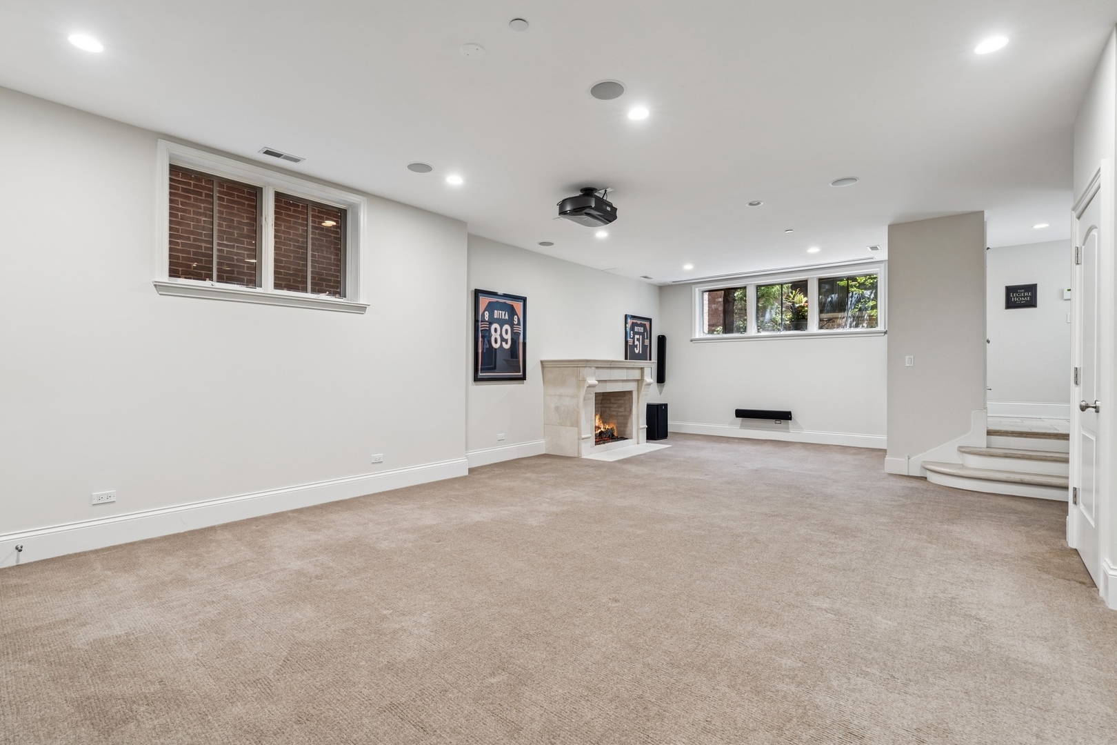 629 W Schubert Avenue