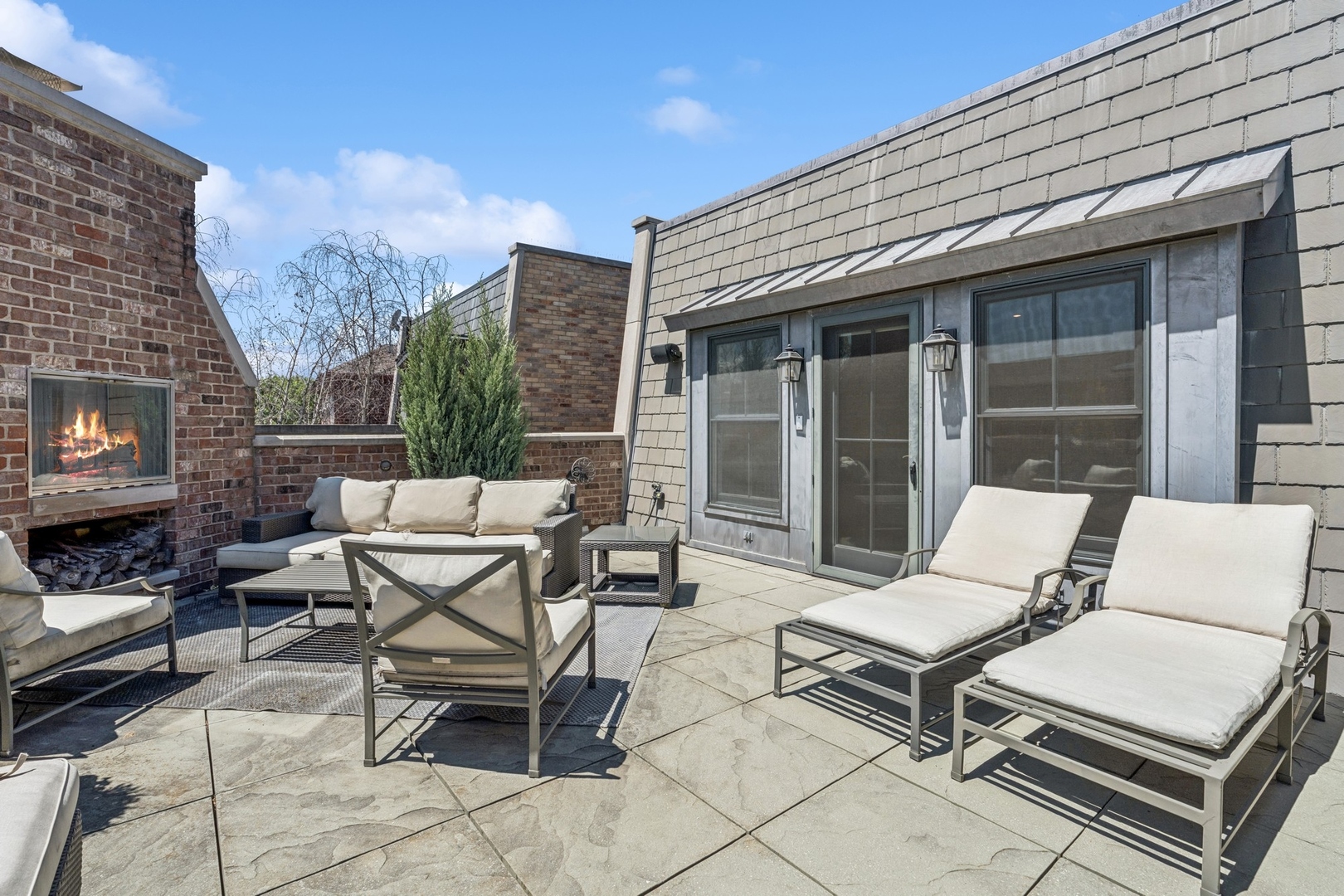 629 W Schubert Avenue