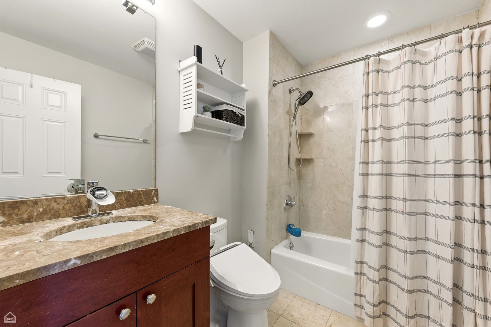 2736 N WOLCOTT Avenue Unit: 101