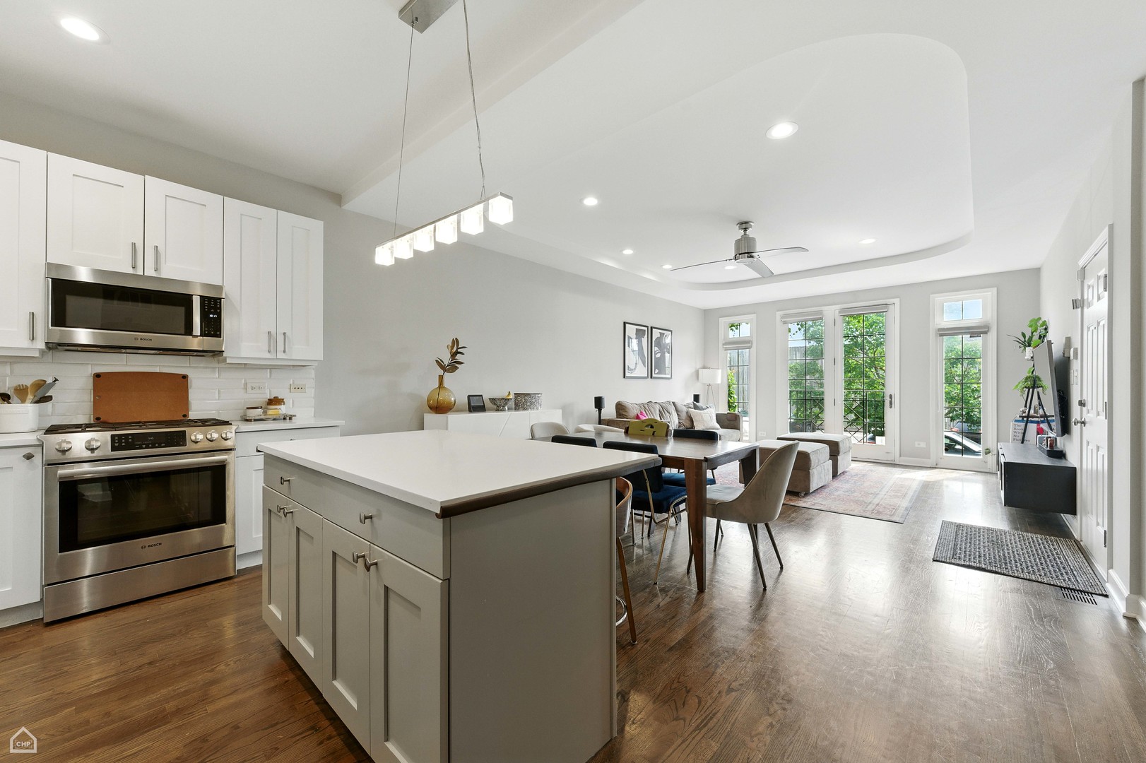 2736 N WOLCOTT Avenue Unit: 101