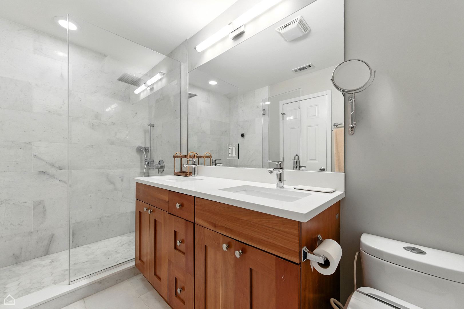 2736 N WOLCOTT Avenue Unit: 101