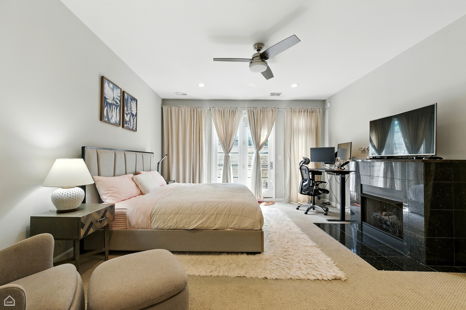 2736 N WOLCOTT Avenue Unit: 101