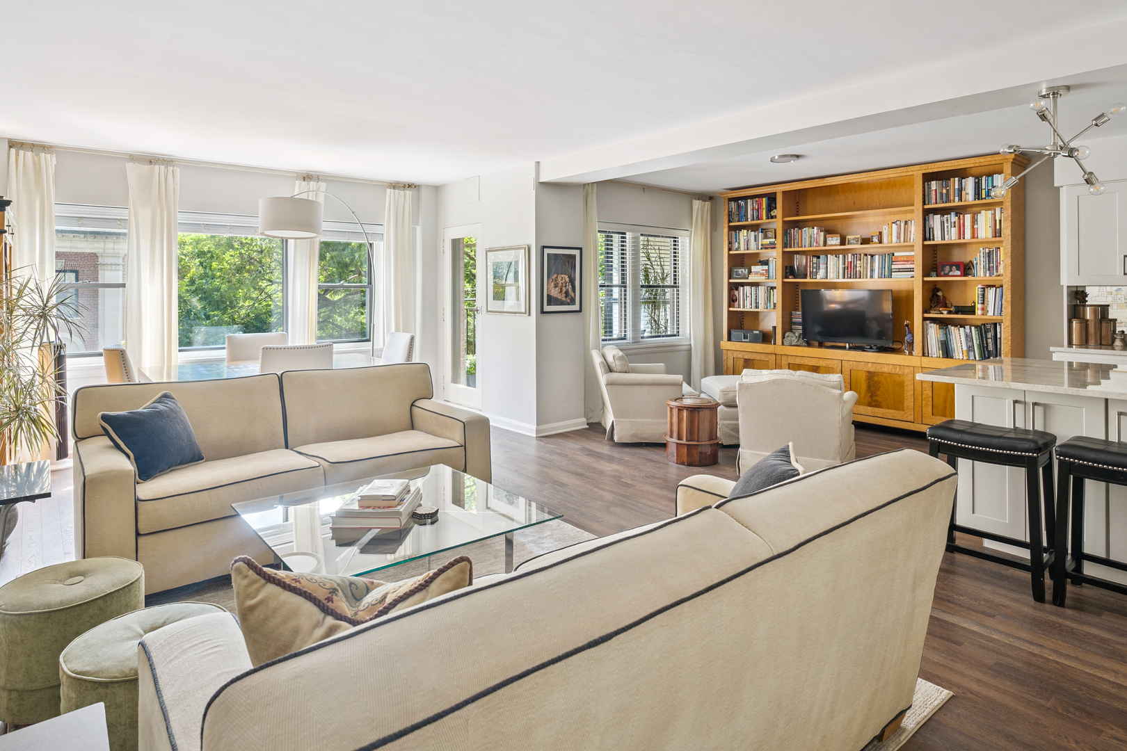 1350 N Astor Street Unit: 4C