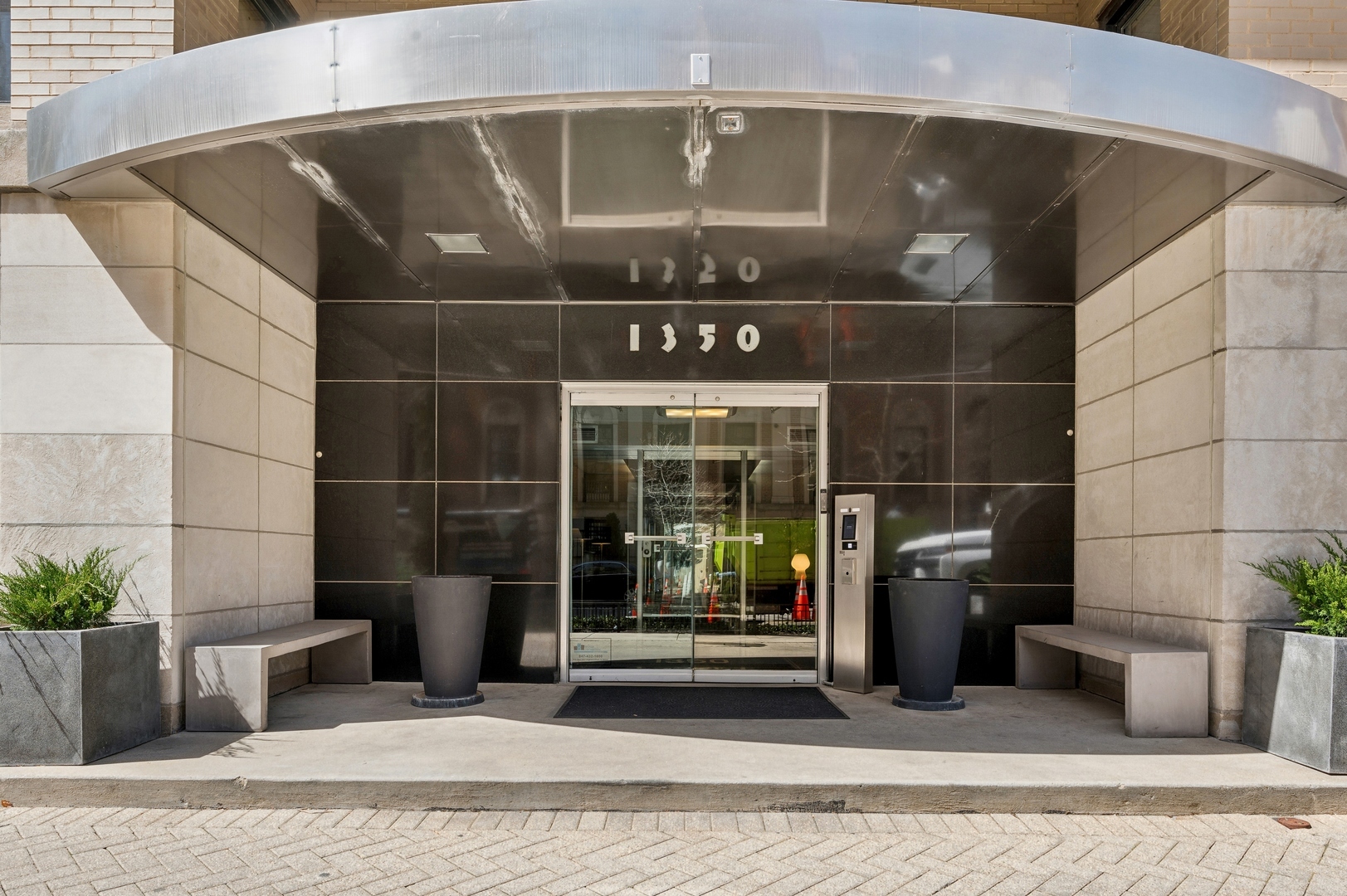 1350 N Astor Street Unit: 4C