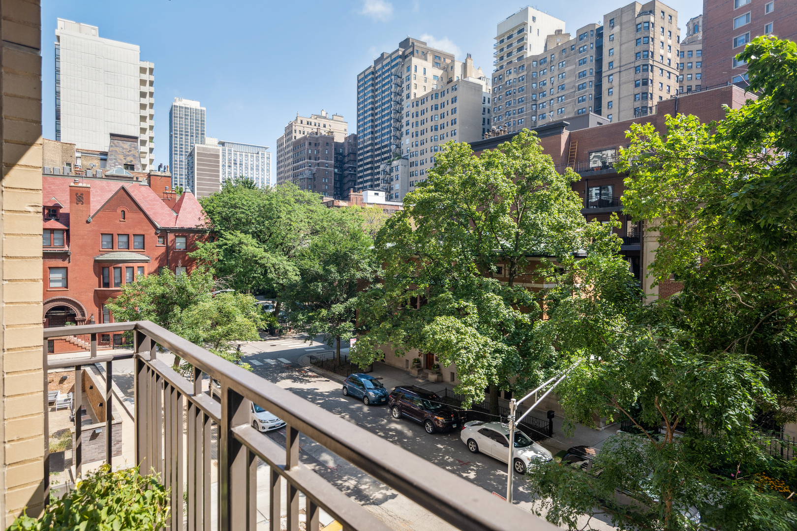 1350 N Astor Street Unit: 4C