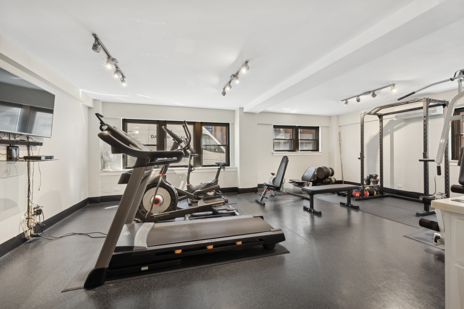 1350 N Astor Street Unit: 4C