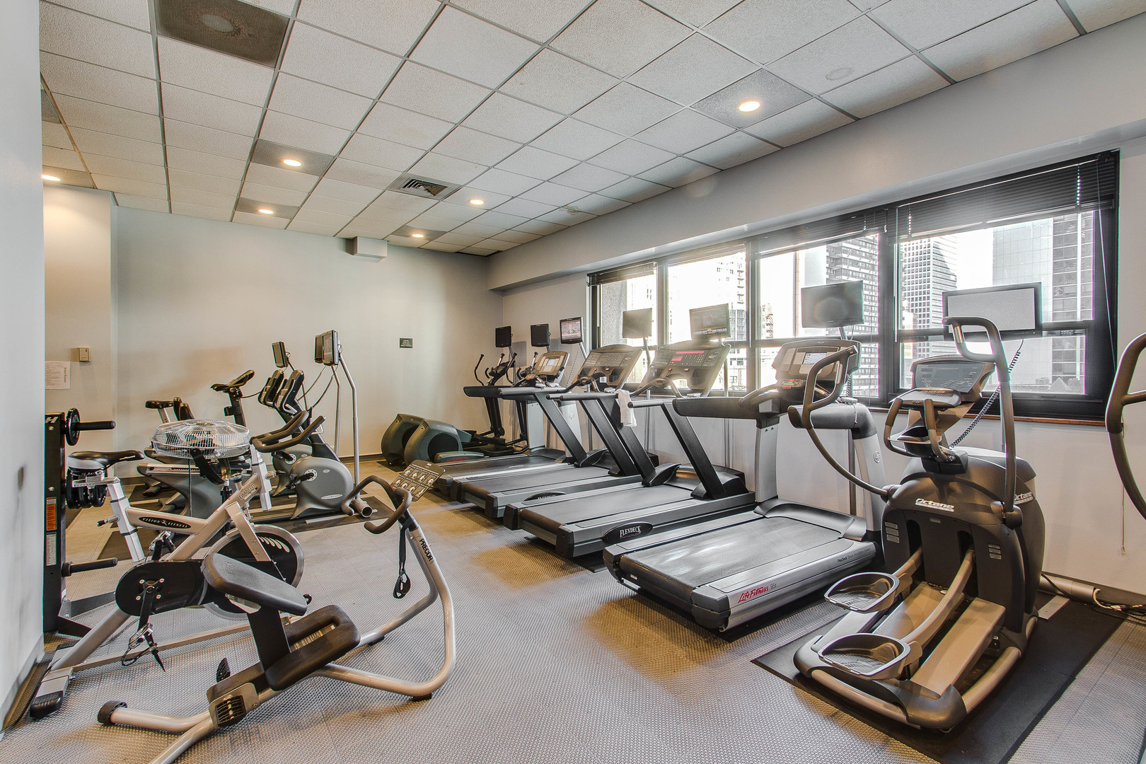 1030 N STATE Street Unit: 11M