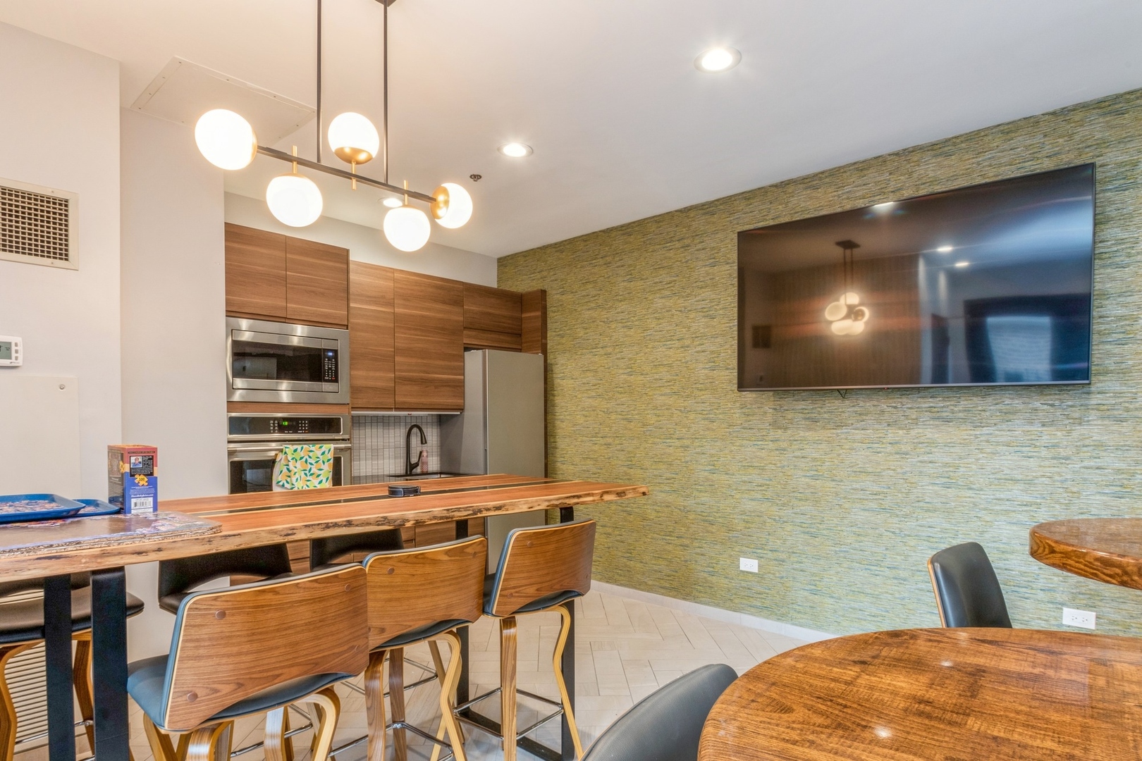 8 W Monroe Street Unit: 1005