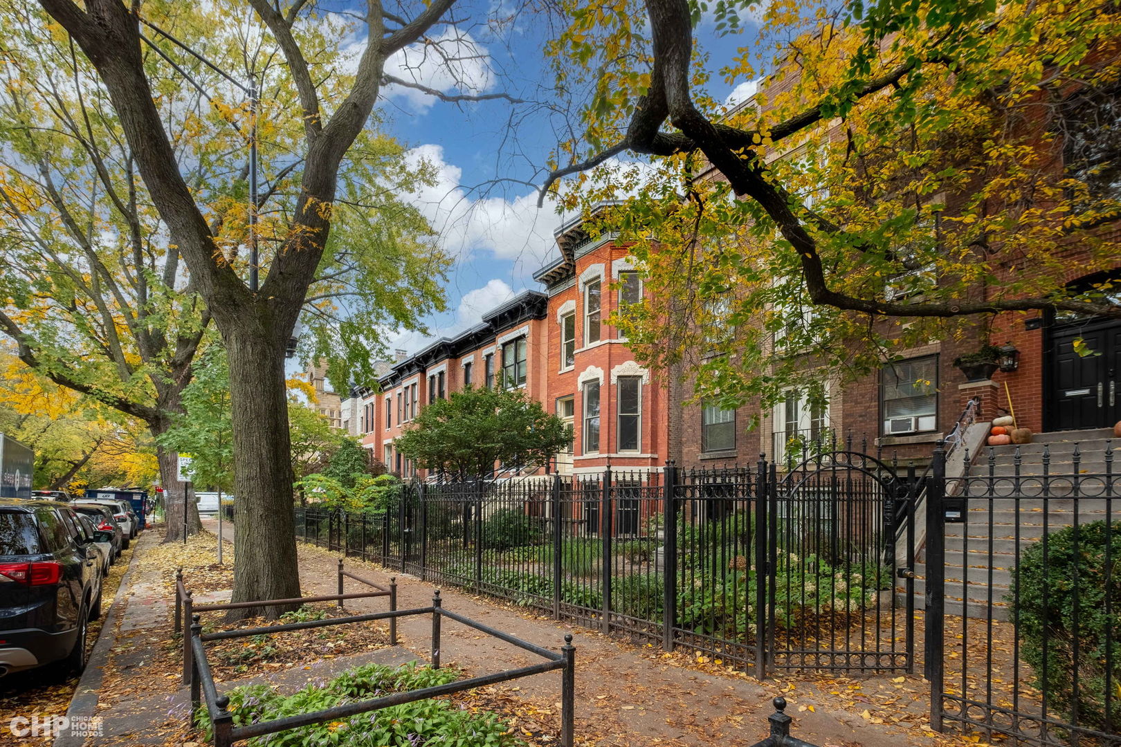 548 W Fullerton Parkway