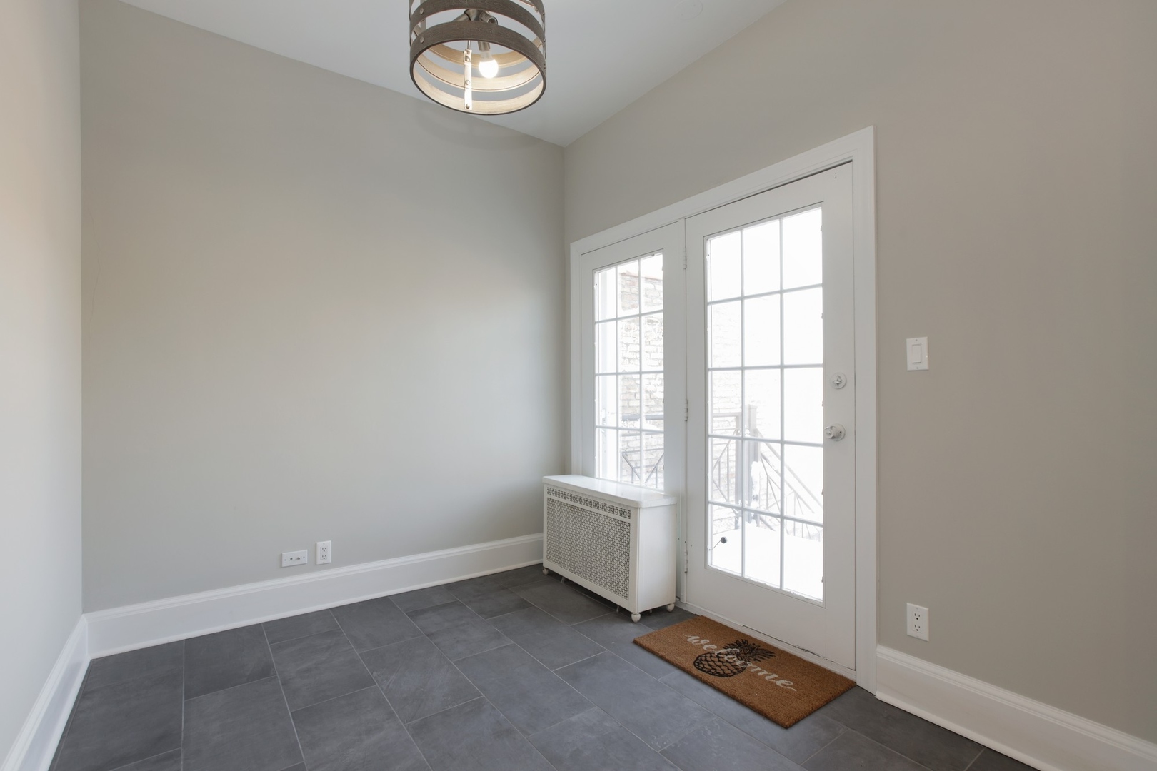 548 W Fullerton Parkway