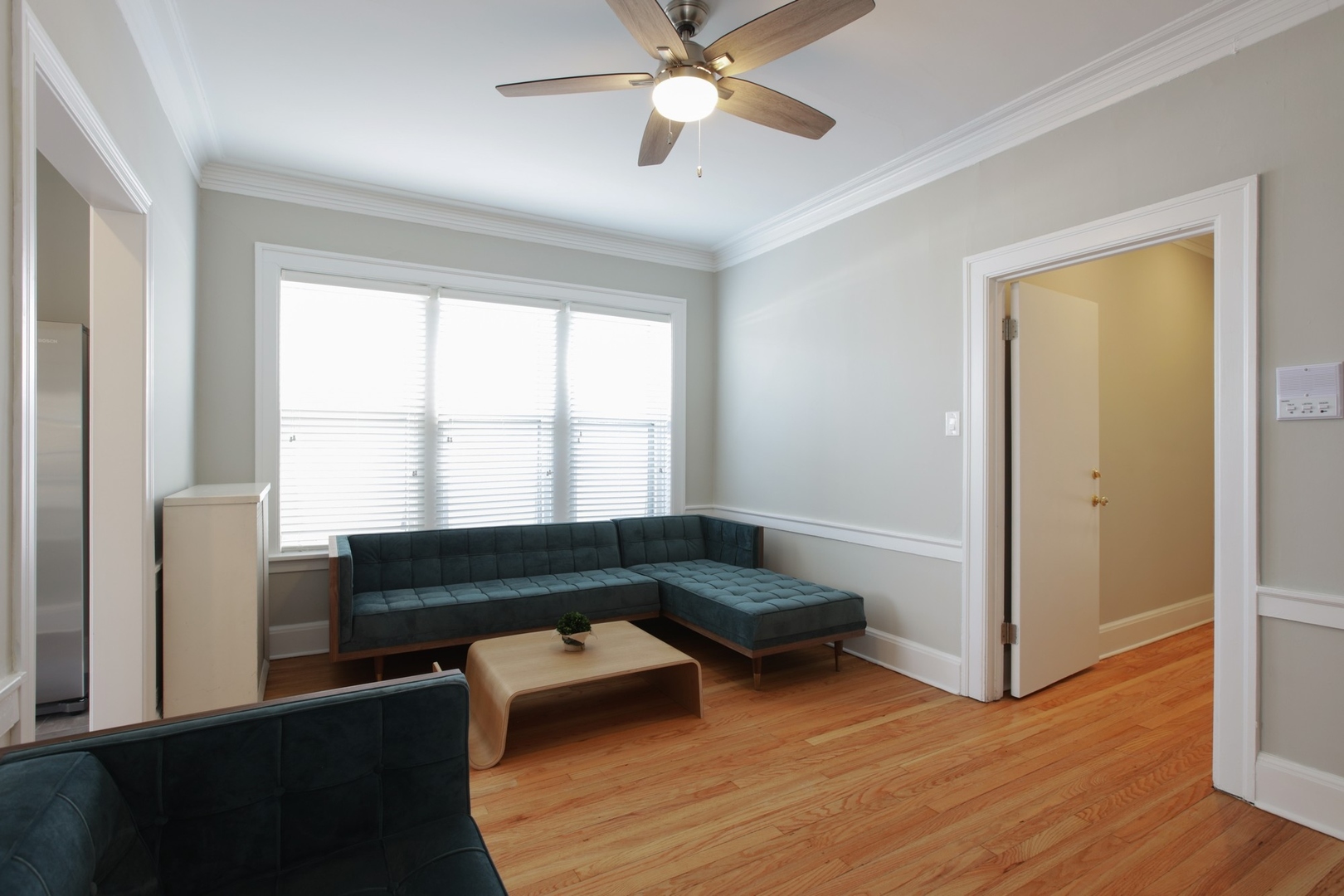 548 W Fullerton Parkway