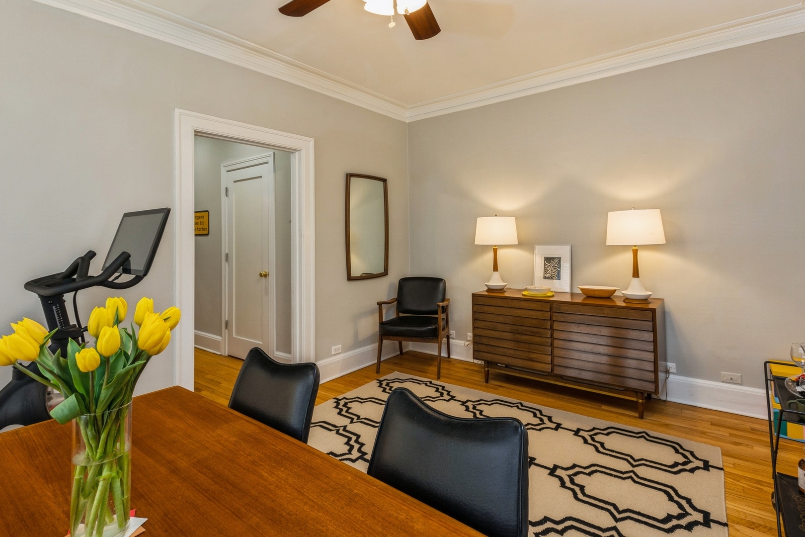 548 W Fullerton Parkway