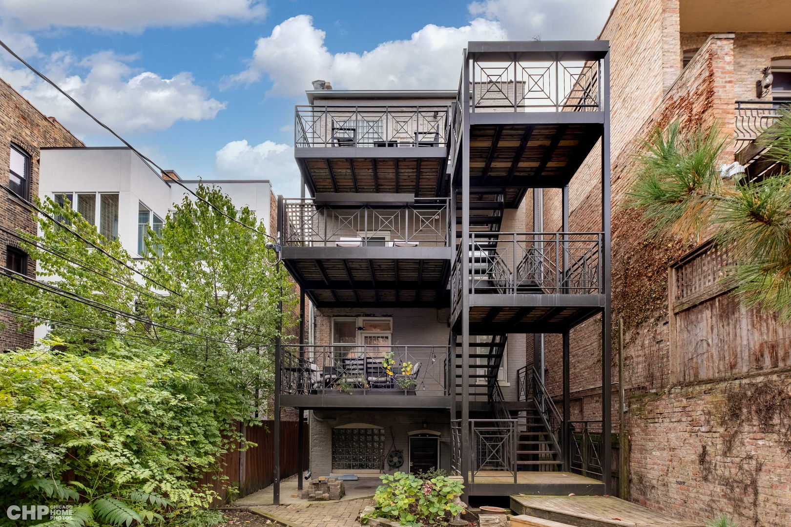 548 W Fullerton Parkway