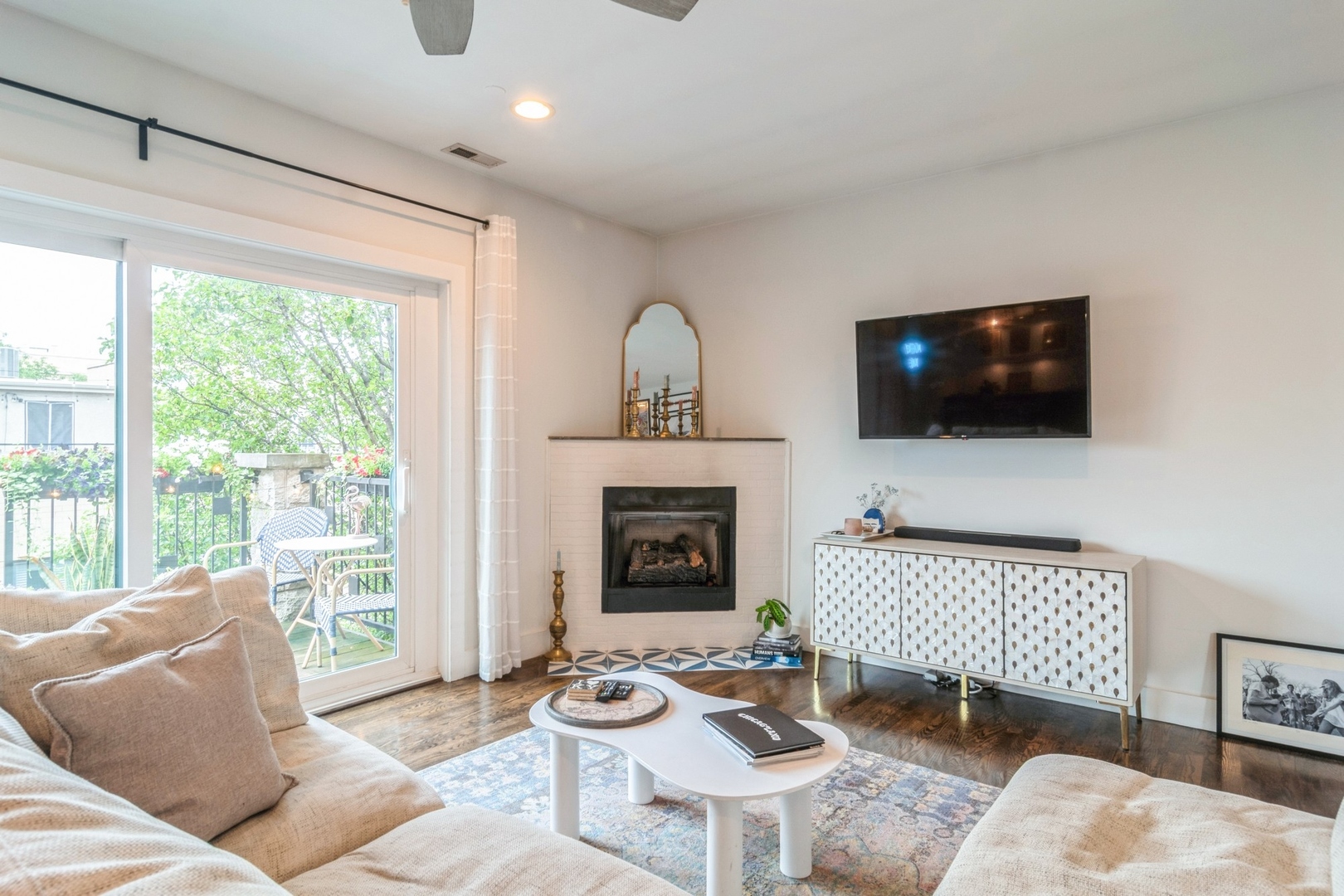 2144 W Schiller Street Unit: H