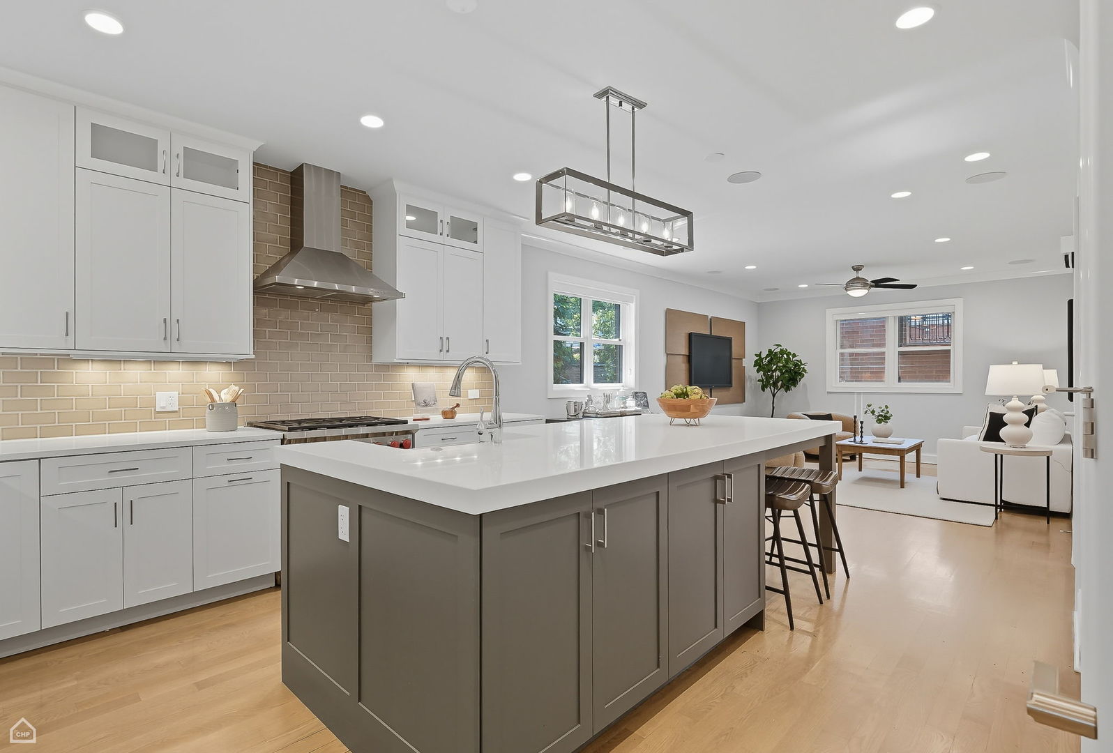 2946 N Racine Avenue Unit: 1