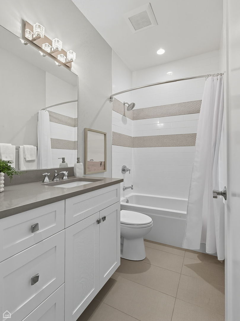 2946 N Racine Avenue Unit: 1