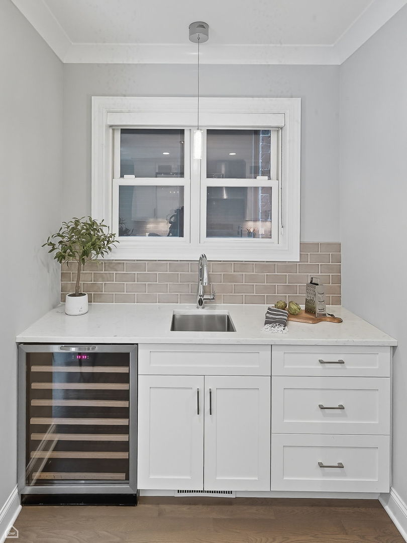 2946 N Racine Avenue Unit: 1