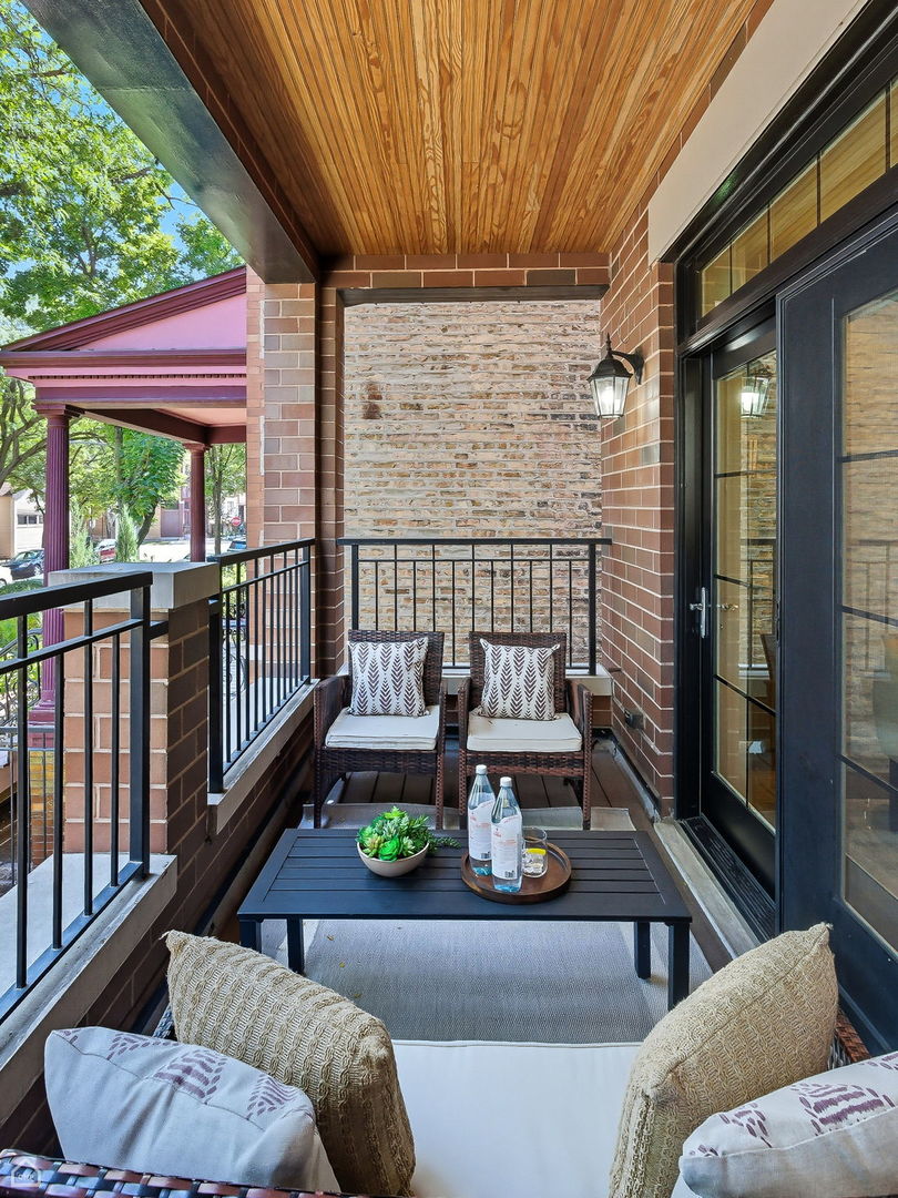 2946 N Racine Avenue Unit: 1