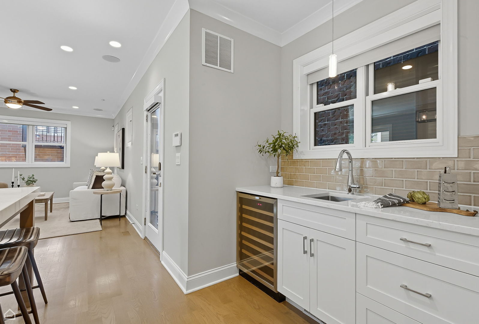 2946 N Racine Avenue Unit: 1