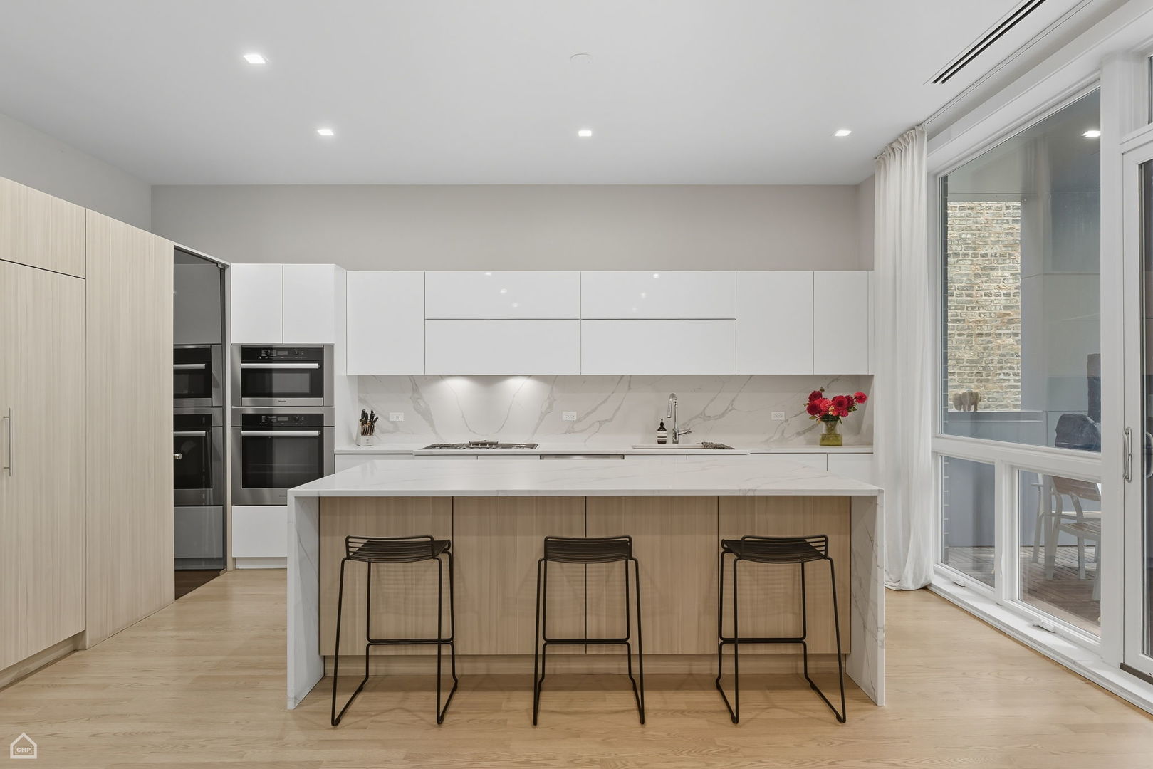 2136 W Lyndale Street Unit: 2