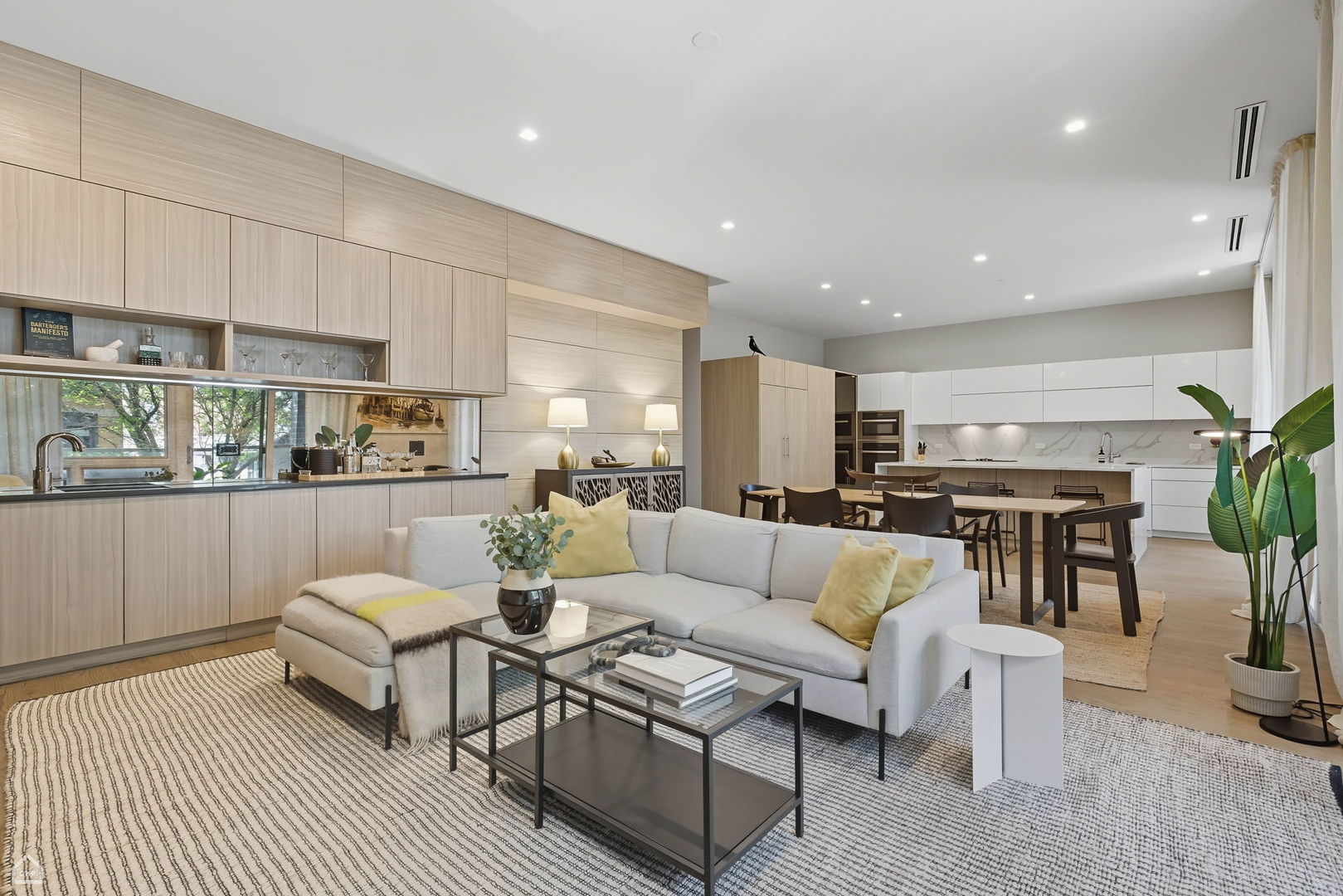 2136 W Lyndale Street Unit: 2