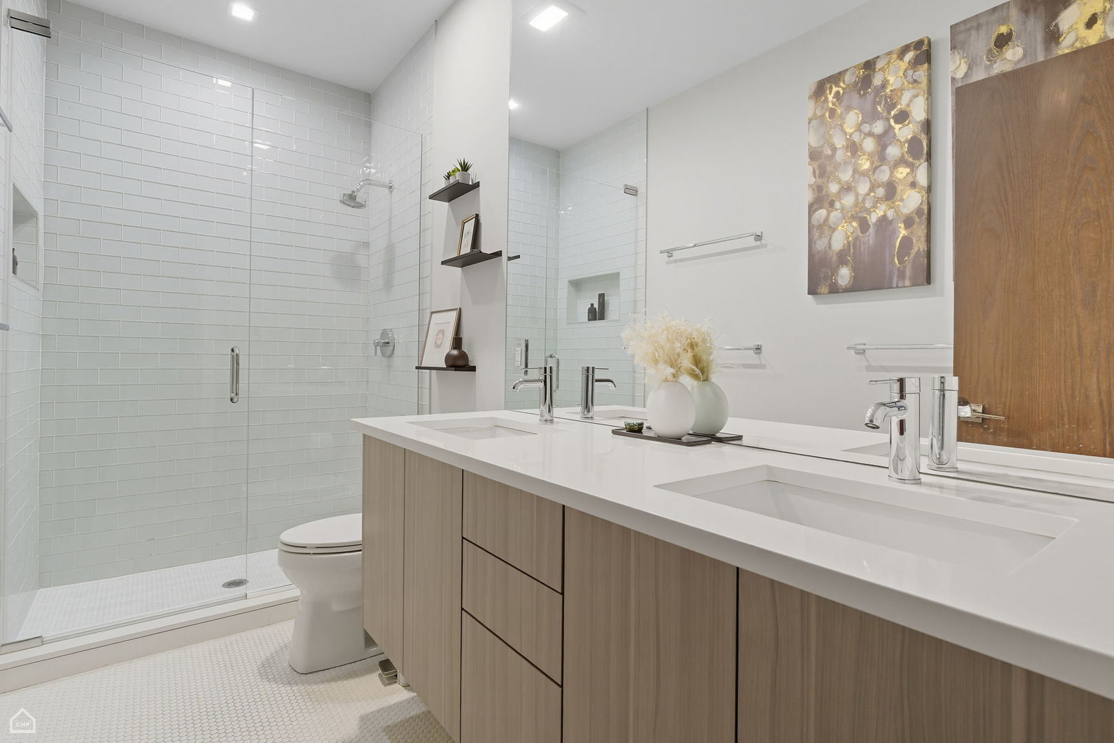 2136 W Lyndale Street Unit: 2